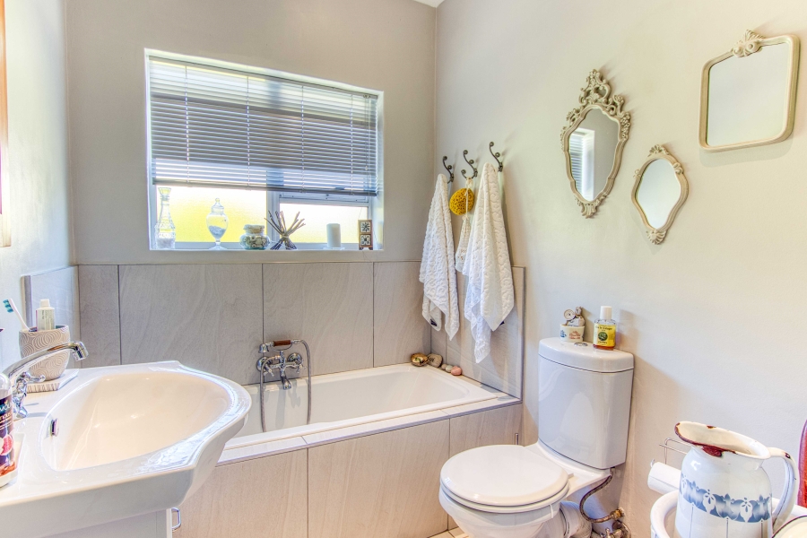 3 Bedroom Property for Sale in Somerset Ridge Western Cape